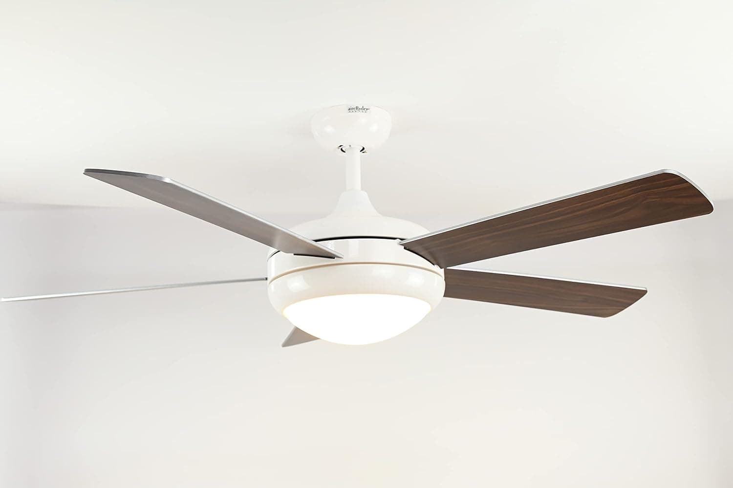 AireRyder Ursa - Ventilador de techo (aspas plateadas/nogal, con iluminación y mando a distancia), color blanco