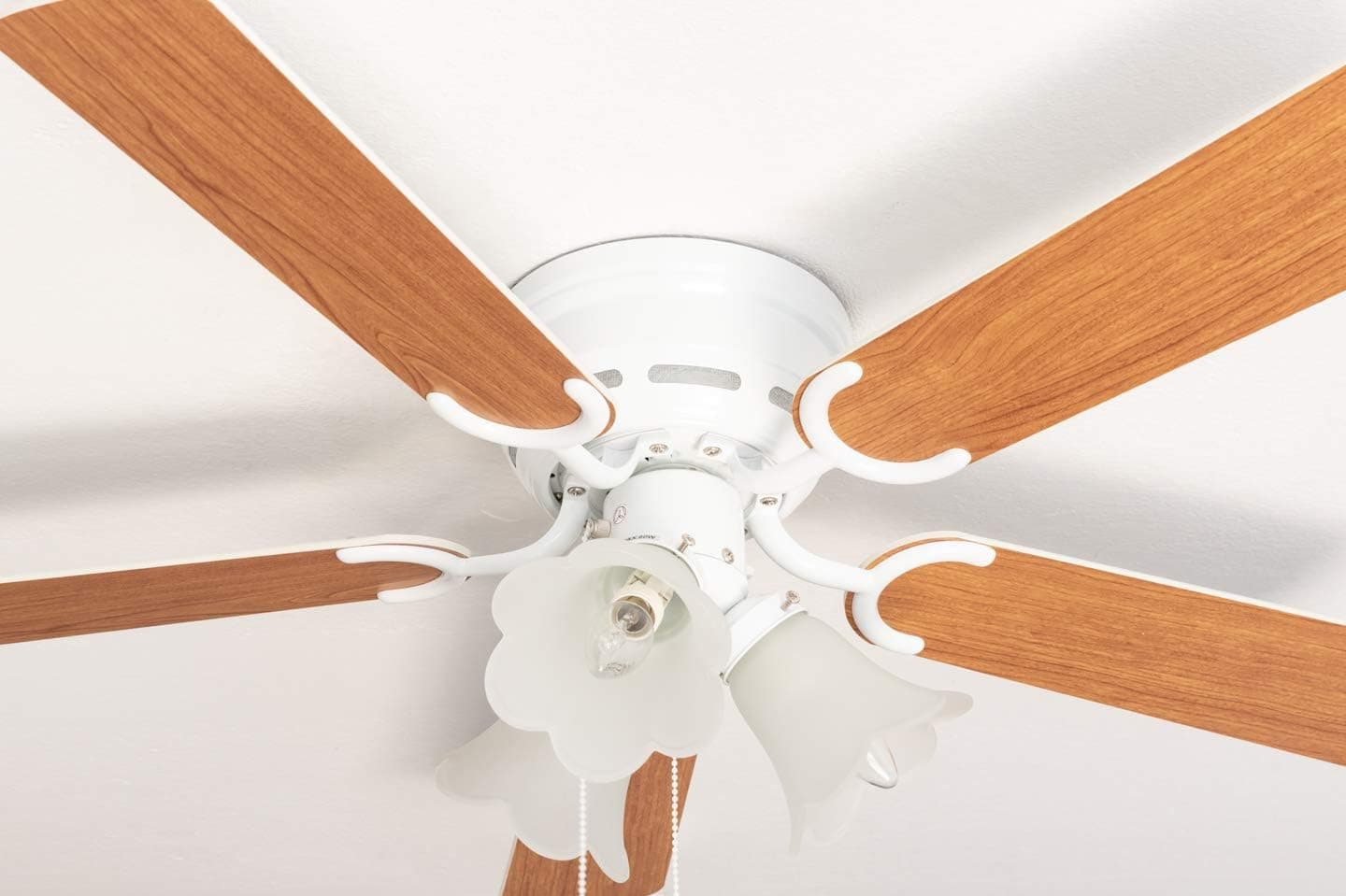 Pepeo GmbH Ventilador de techo Kisa Deluxe 105 cm blanco Ala blanca/arce, incluyendo iluminación e interruptor de arranque