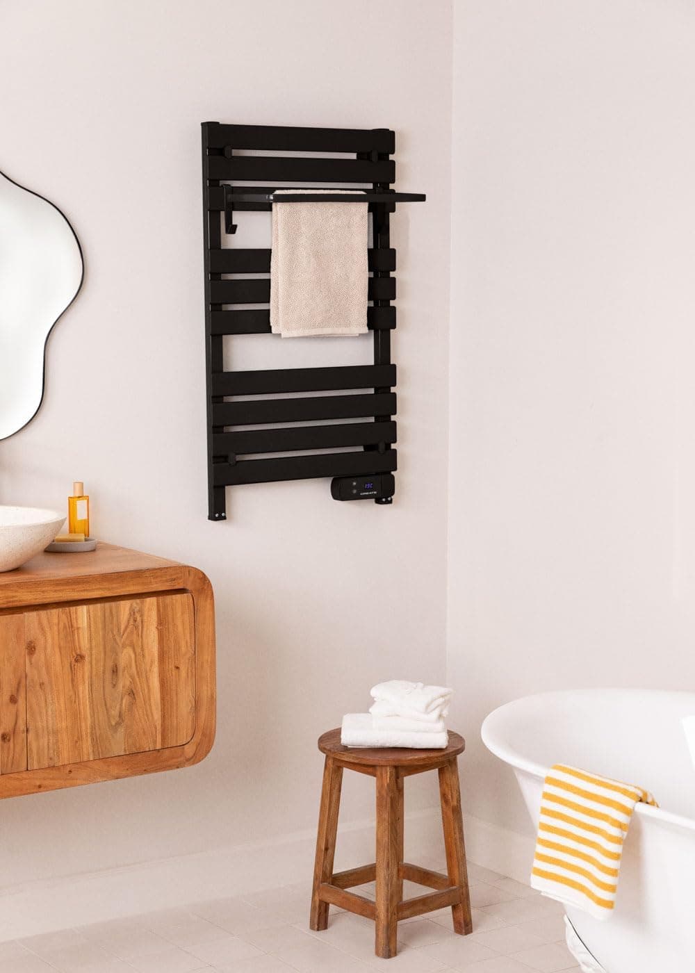 CREATE / Warm Towel 500W / Toallero eléctrico Negro con Estante / 96.9x5x55 cm/para Suelo o Pared. Temporizador. Pantalla LCD. bajo Consumo